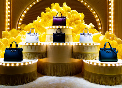 Milan shopping windows Photo report Milan shopping windows