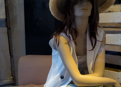 Milan shopping windows Photo report Milan shopping windows